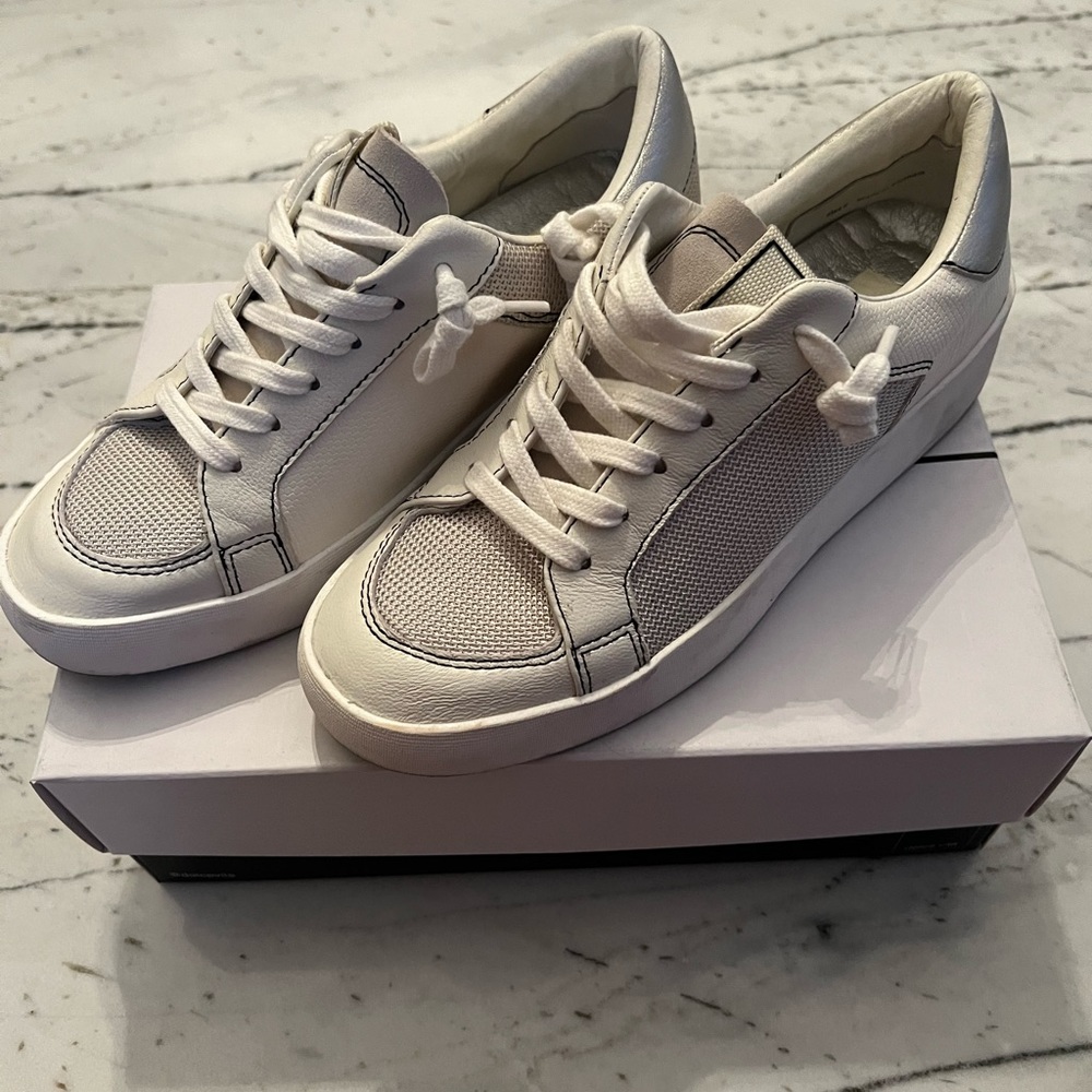 Dolce Vita sneakers; off white leather-Ledger
